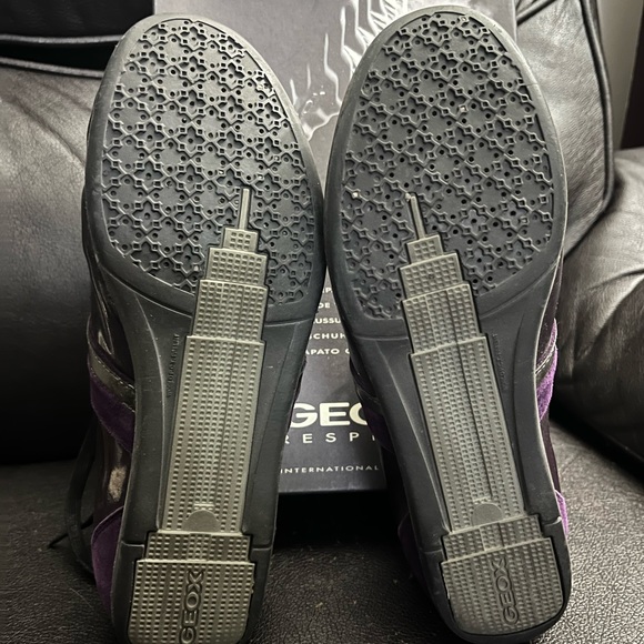 Woman’s size 8 shoes - Picture 5 of 8